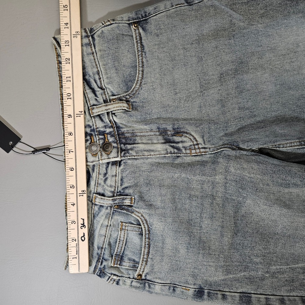 Fashion Nova Tall Artesia Tinted Baggy Jeans Light Wash Size 3 TALL - Picture 9 of 9